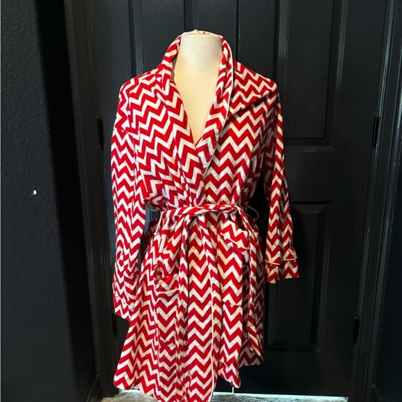 BedHead Red and White Zigzag Robe - Picture 1 of 4